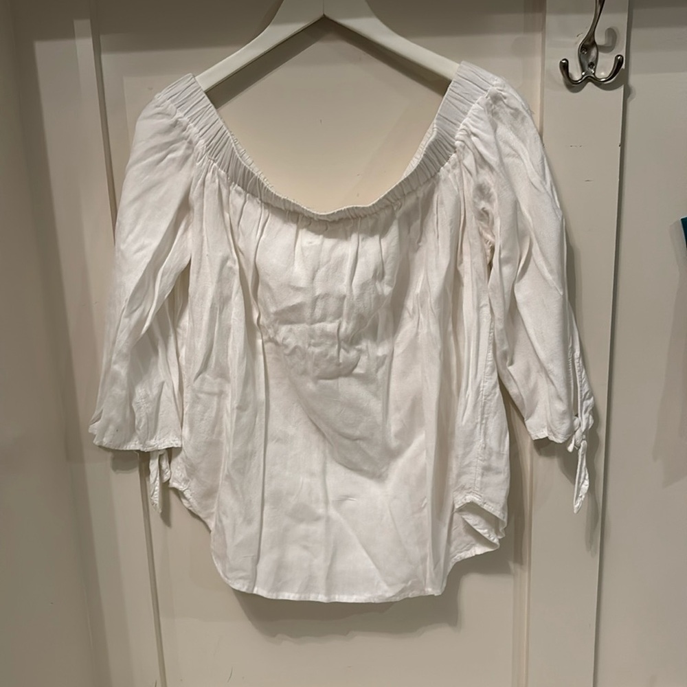 White linen old navy women’s blouse